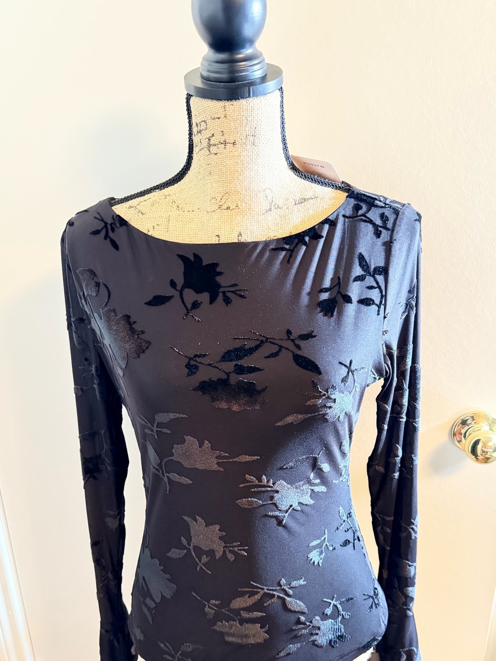 ZESICA Womens Bell Long Sleeve Going Out Tops NWT size Medium